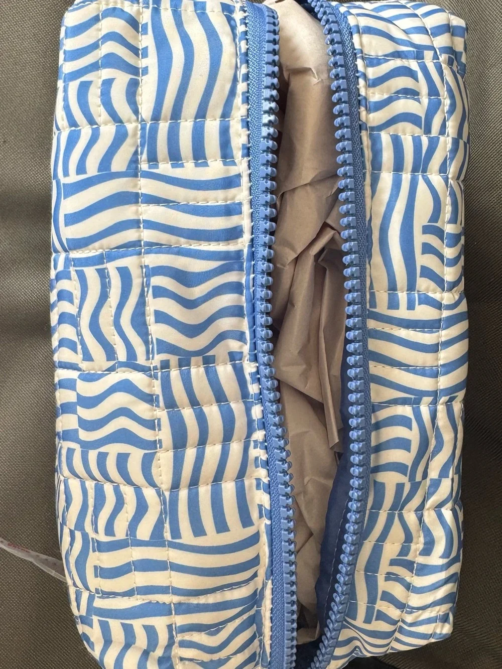 Sonia Kashuk Medium Loaf Makeup Bag - Blue Patterned Quilted New with Tag. Bin#9